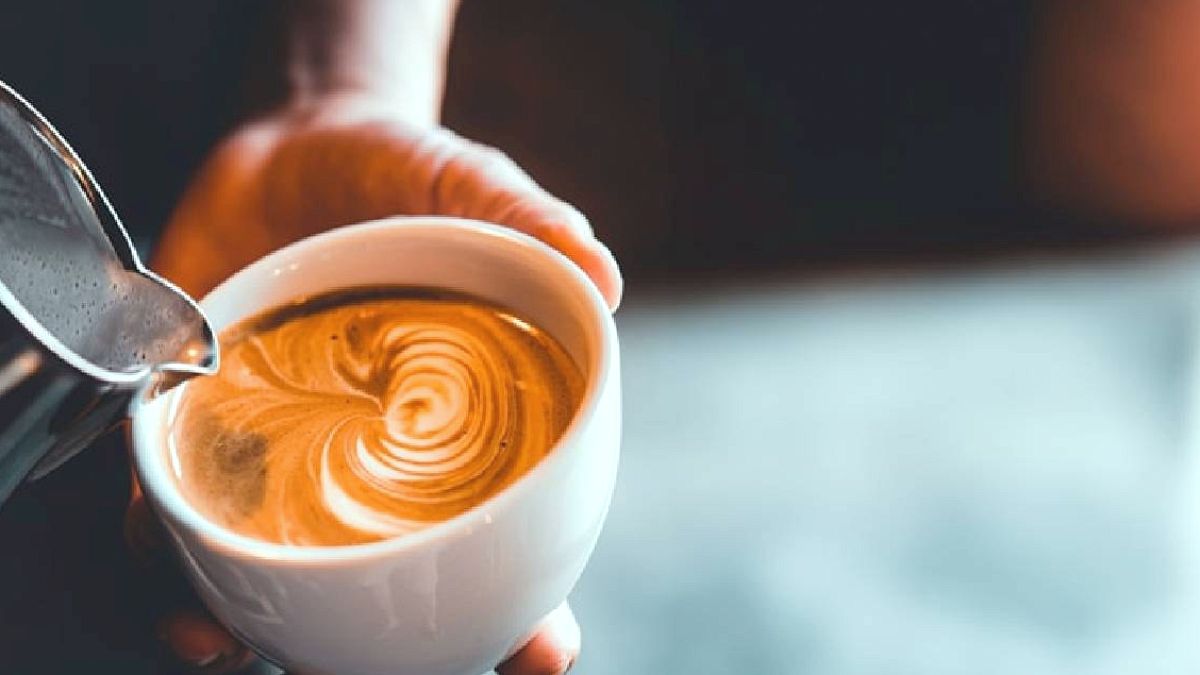 Starbucks'tan Büyük Kriz: 2 Bin Mağaza Kapatıldı, CEO Görevden Alındı