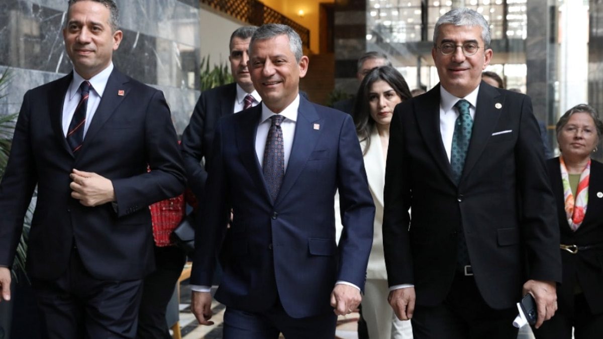 CHP'de Şok Gelişme: 9 Vekilin Partiden Üyeliği Silindi, İstifalarla Sayı Düştü