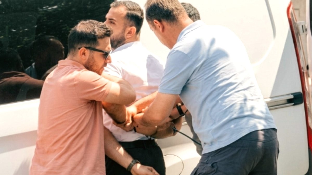 Öğretmenlere Meclis Önünde Müdahale: Hak Arayışları Gözaltıyla Son Buldu