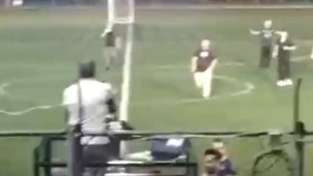 Futbol Turnuvasında Skandal: Polis ve Esnaf Takımları Kavga Etti, Sahaya Yansıdı