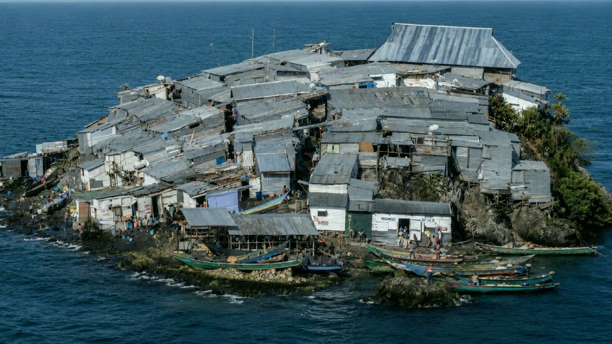 Victoria Gölü'nde İnanılmaz Kalabalık: Migingo Adası'nda Metrekareye Düşen İnsan Sayısı Şaşırtıyor