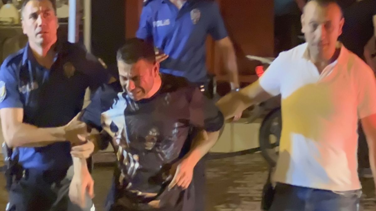 Antalya'da Bilgisayar Dükkanında Çıkan Yangın İşletme Sahibini Yasa Boğdu