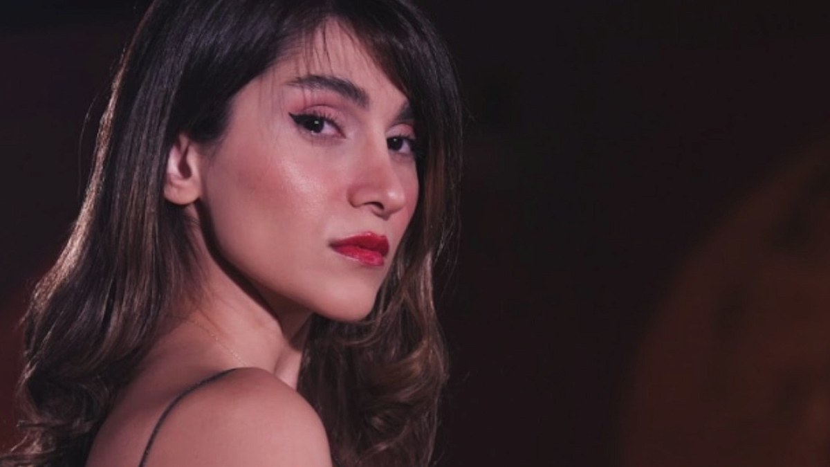 İranlı Şarkıcıya Başörtüsüz Konser Nedeniyle Ağır Ceza