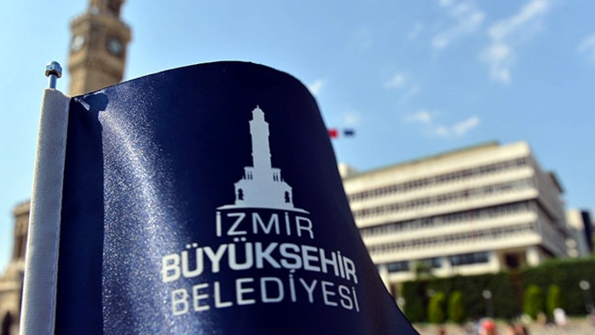 İzmir CHP'de Şok İstifalar: Belediye Başkanı ve Meclis Üyeleri Ayrıldı