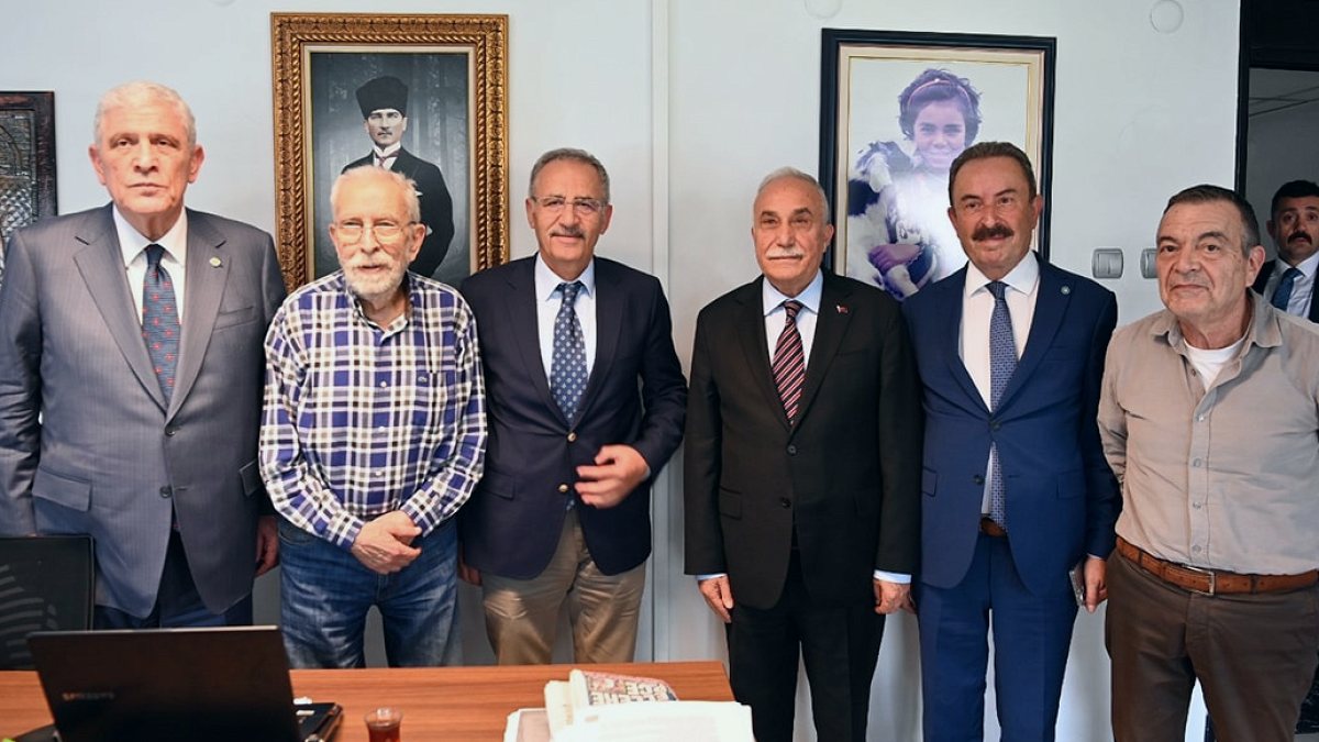 Müsavat Dervişoğlu'ndan Esnafa Ziyaret ve Bayrak Mitingi Daveti