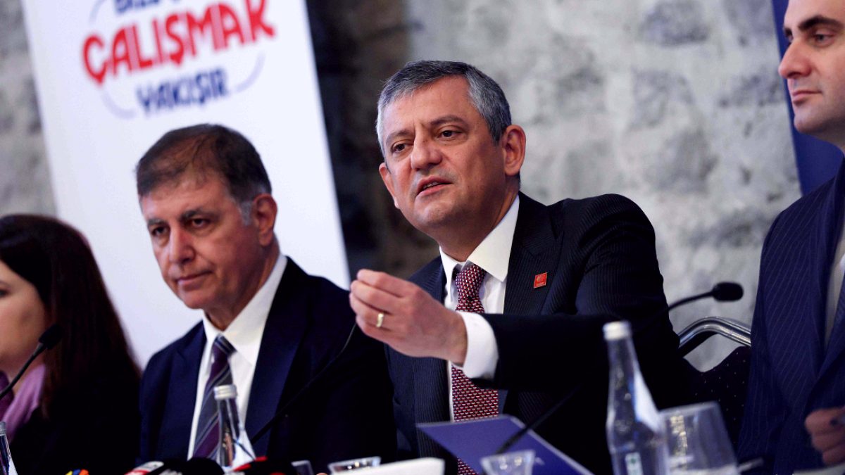 İzmir Büyükşehir Belediye Başkanı'ndan Yeni Parti Sinyali