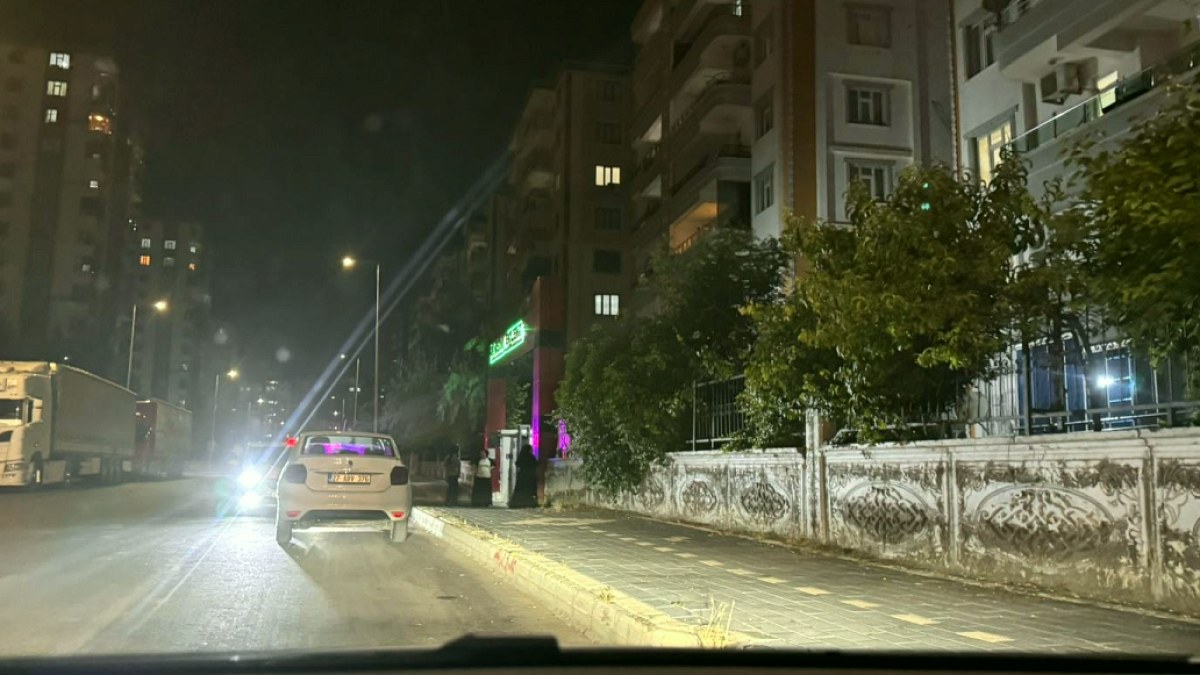 Aidat Tartışması Kanlı Bitti: Sitede Tekme ve Yumruklar Havada Uçuştu