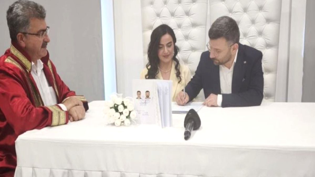 Gazeteci Evren Demirdaş ve Berivan Taş Elazığ'da Evlendi