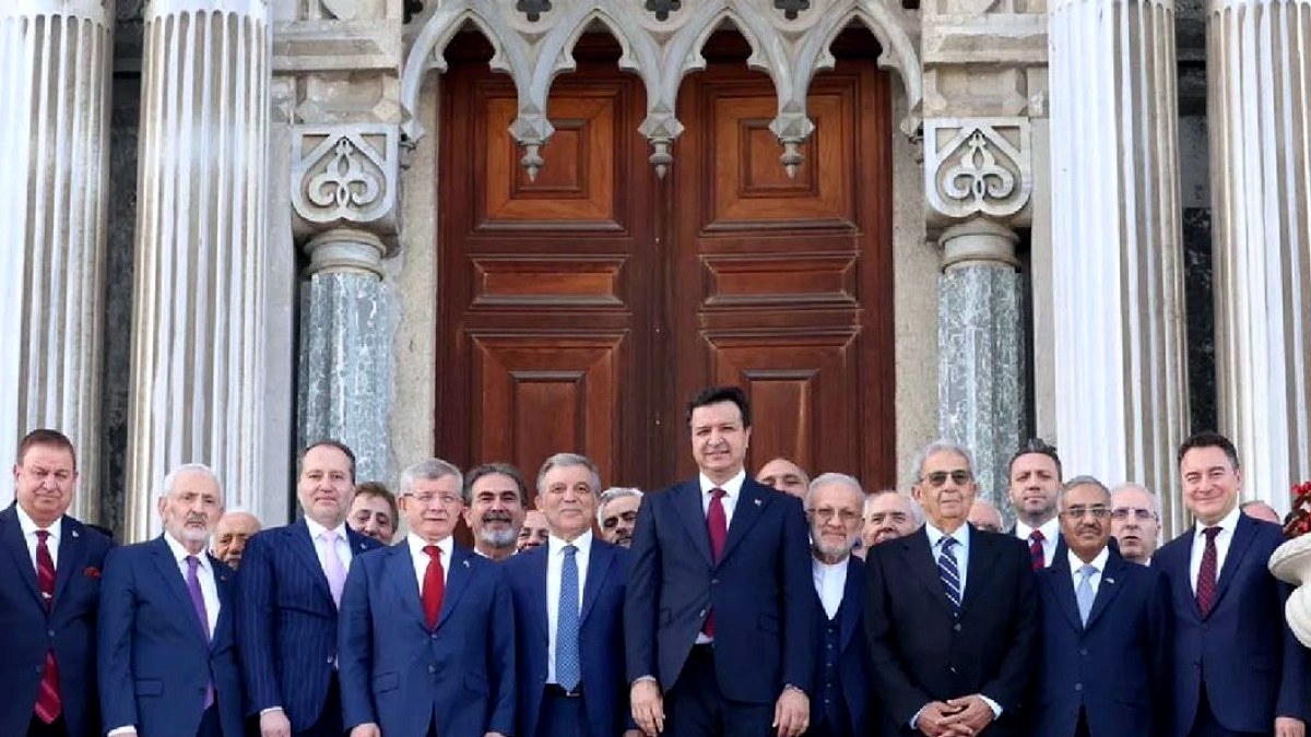 Siyasi Liderler D8'in 29. Yılında Çırağan'da Buluştu