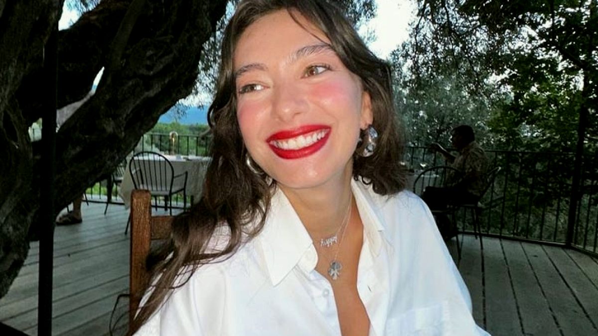Neslihan Atagül Setlere Dönüyor: Ünlü Oyuncu 3 Yıl Sonra Ekranda