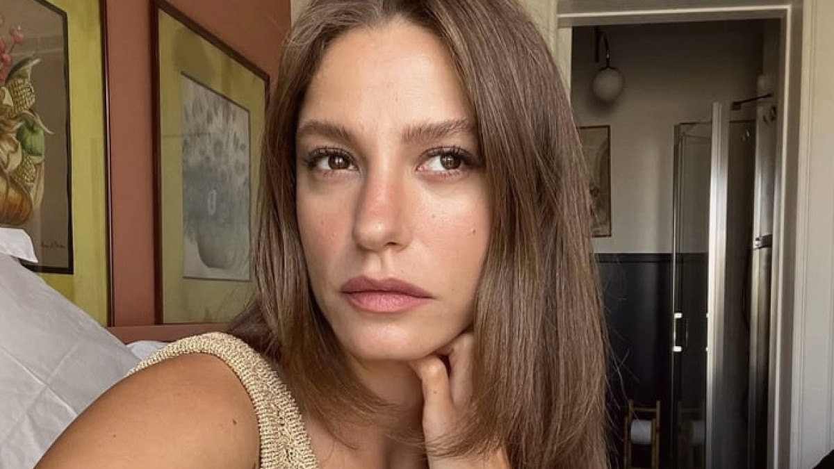 Serenay Sarıkaya'dan Tatil Kareleri: Zebra Desenli Bikini Büyük İlgi Gördü