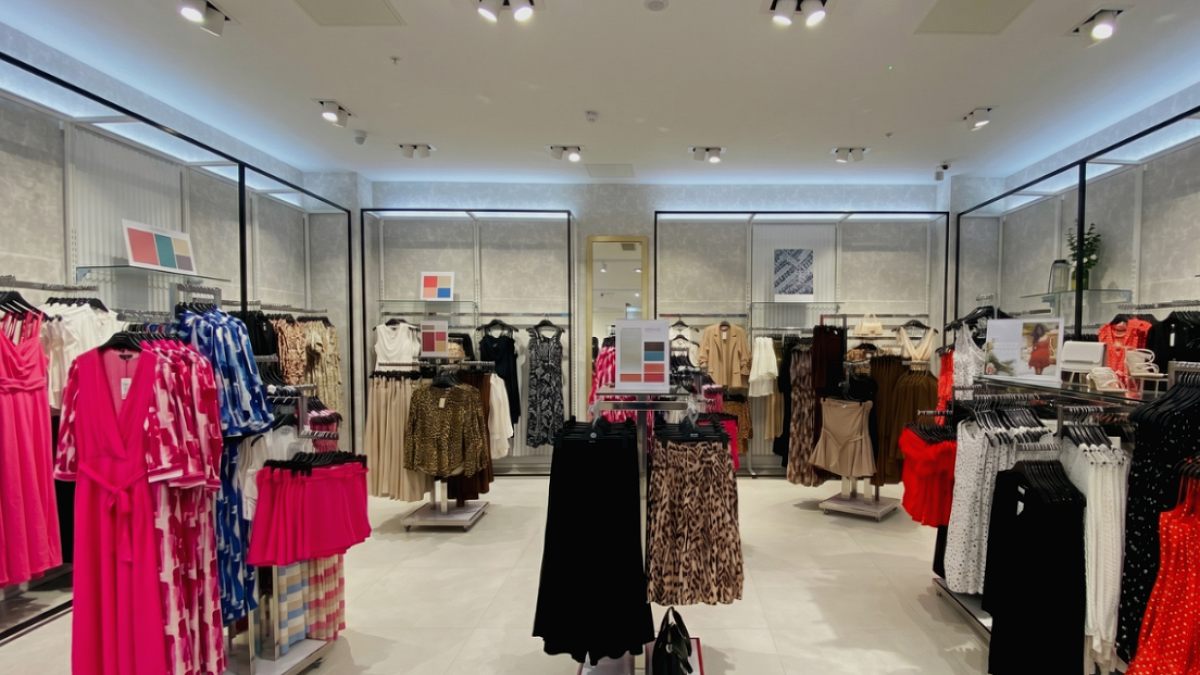 Quiz Clothing, Mali Sorunlar Nedeniyle İngiltere'deki Tüm Mağazalarını Kapatıyor