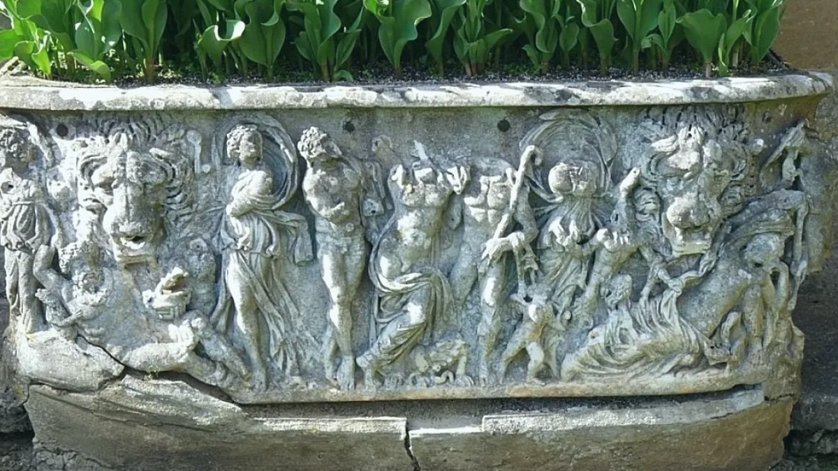 Blenheim Sarayı'ndaki Saksı Meğer 1700 Yıllık Roma Lahdiymiş