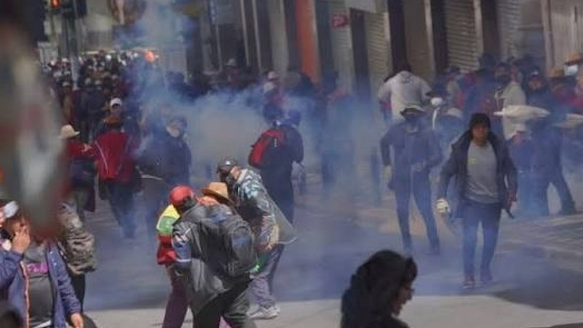 Bolivya'da Ekonomik Kriz ve Protestolar Sonucu Olağanüstü Hal İlanı