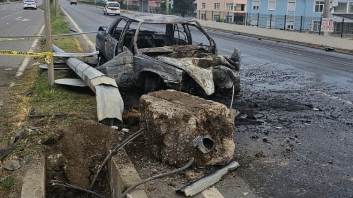 Samsun'da Korkunç Kaza: Aydınlatma Direğine Çarpan Otomobilde Bir Kişi Hayatını Kaybetti