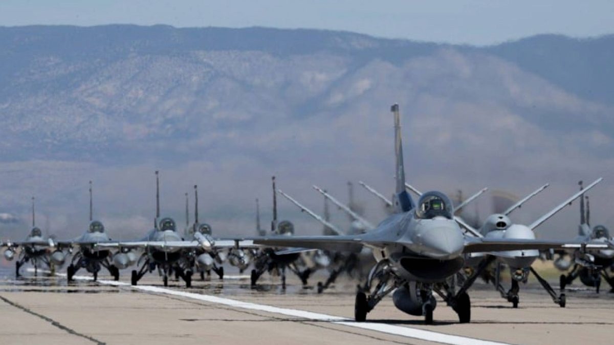Belçika Ukrayna'ya Savaş Uçağı Gönderiyor: 40 F-16 Teslim Edilecek