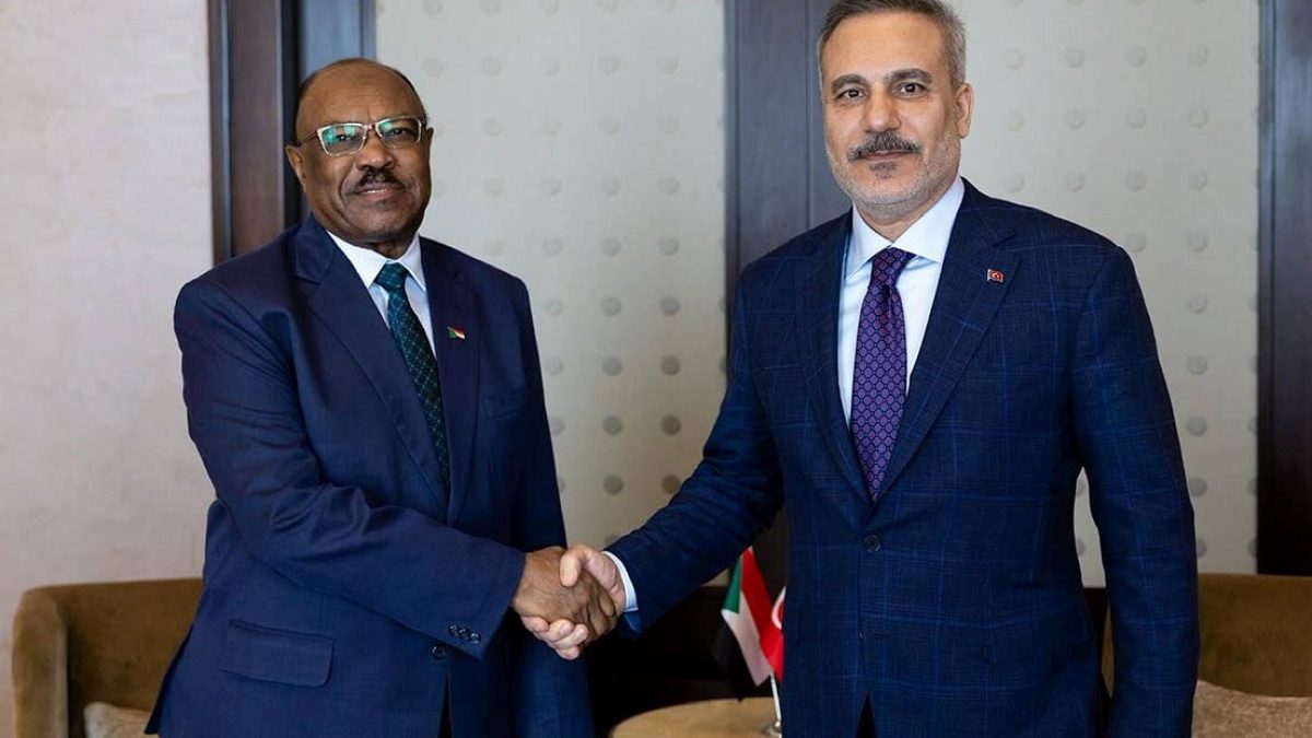 Bakan Fidan ve Sudanlı Mevkidaşı Kahire'de Bir Araya Geldi