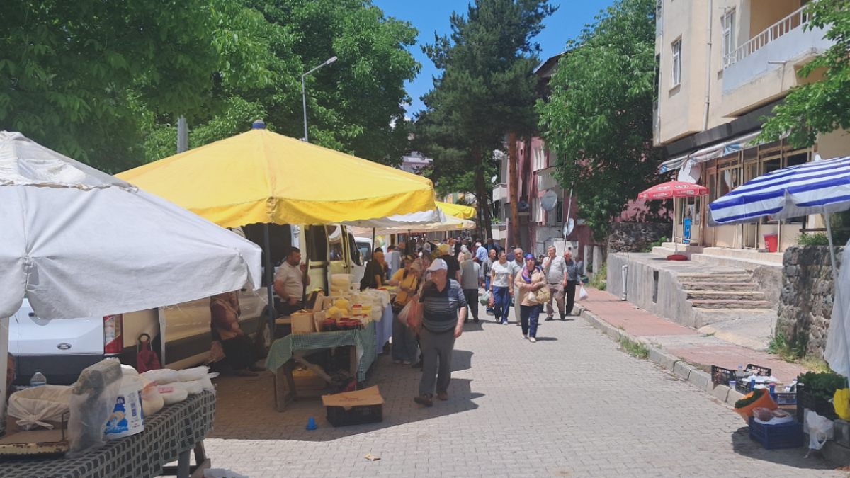 Şavşat Pazarı'nda Hayat Pahalı mı, Refah mı? Vatandaş Görüşleri Karşı Karşıya