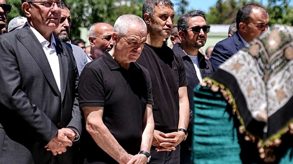 Rıza Çalımbay'ın Annesi Son Yolculuğuna Uğurlandı