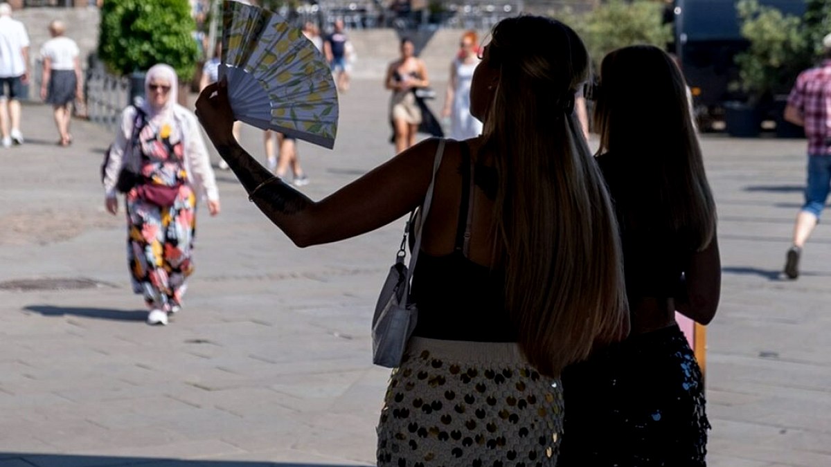 Avrupa'da Sıcaklıklar Rekor Kırıyor: Eşi Görülmemiş Hava Olayı