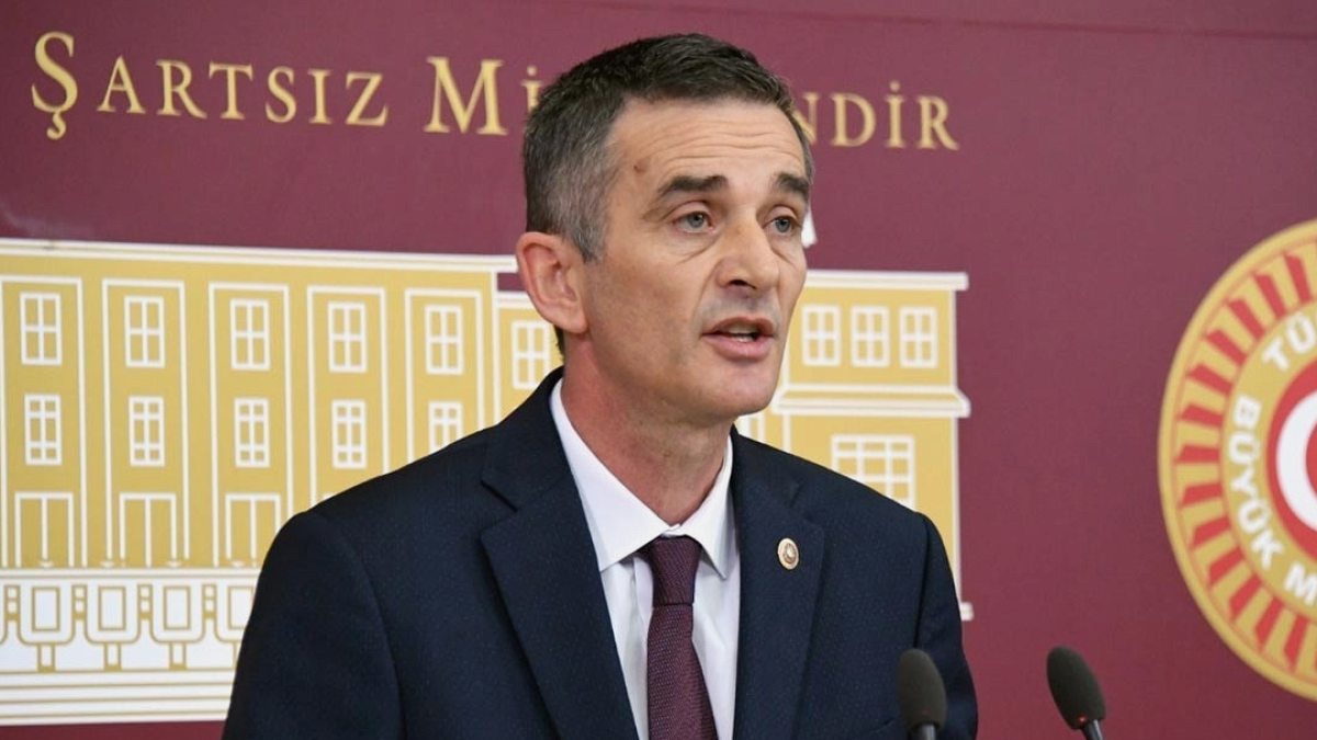 Ümit Dikbayır CHP'den Ayrıldı: Siyasi Hesaplaşmalara Tepki Gösterdi