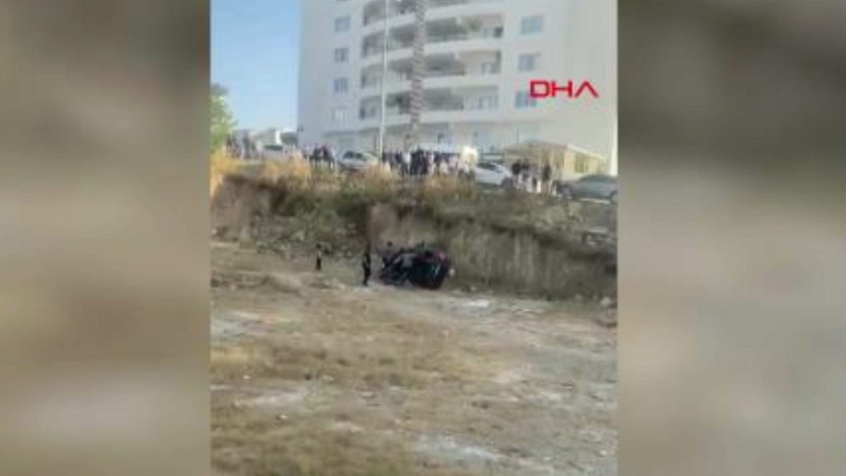 El Freni İndirilen Otomobil Uçuruma Yuvarlandı: İki Çocuk Yaralandı
