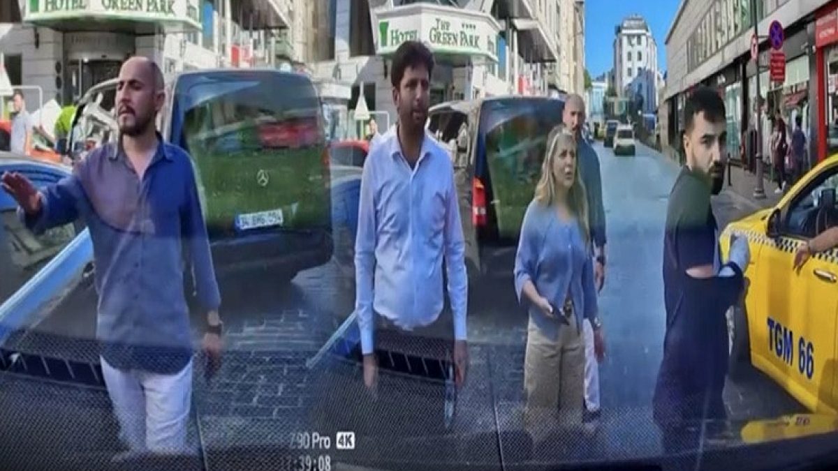Beyoğlu'nda Trafik Tartışması Boksör Tehdidiyle Büyüdü