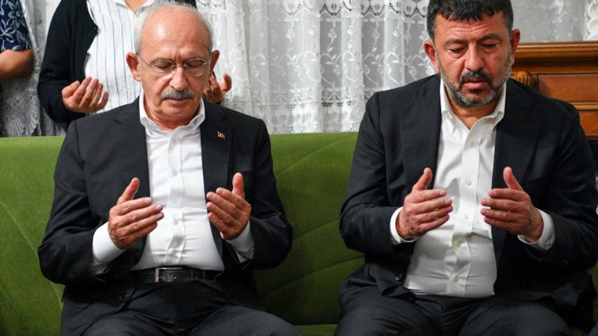 Siyasi Tartışma Alevlendi: 250 Bin Dolarlık Siyah Poşet İddiası Yeniden Gündemde
