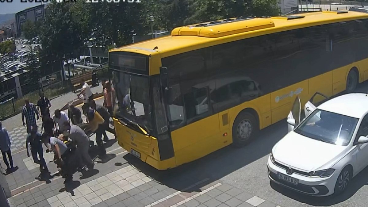 Otobüs Şoförünün Hızlı Refleksi Hayat Kurtardı: Yolcu Hastaneye Yetiştirildi