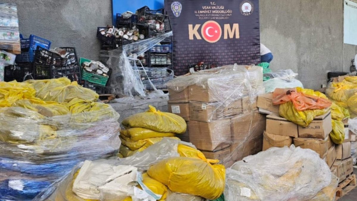 Uşak'ta Tonlarca Sahte ve Son Kullanma Tarihi Geçmiş Gıda Ele Geçirildi