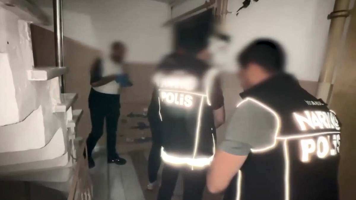 İstanbul'da Nefes Kesen Uyuşturucu Operasyonu: Tonlarca Madde ve Silah Ele Geçirildi