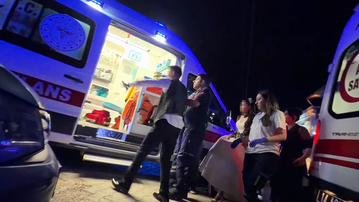 Bolu'da Düğün Salonunda Kanlı Kavga: Damat ve Yakınları Yaralandı
