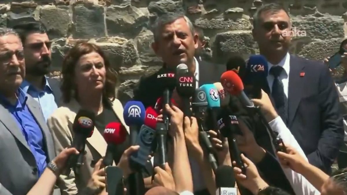 Demirtaş'tan Kılıçdaroğlu'na Kapı Kapatma, Özgür Özel'e Mesaj