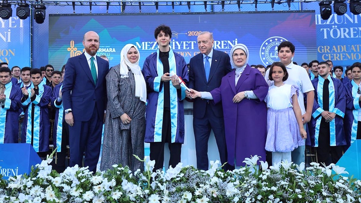 Erdoğan'ın Torunu Ömer Tayyip Mezun Oldu, Diplomasını Dedesinden Aldı