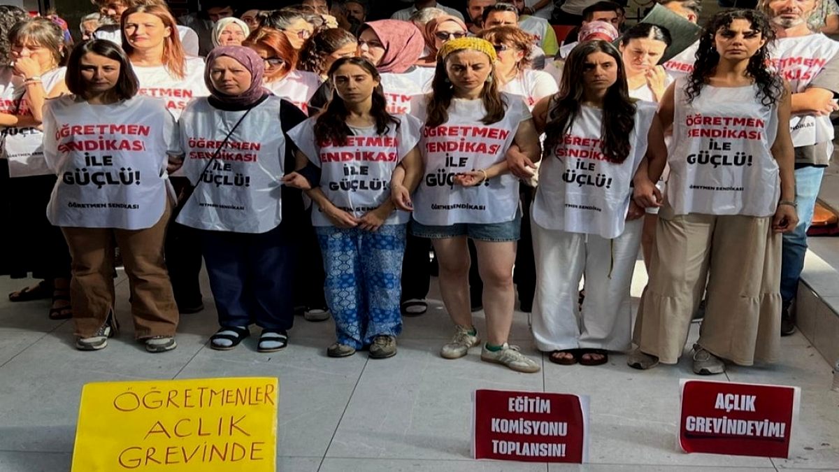 Öğretmenlerin Çığlığı Dünyaya Yayıldı: Bakan Tekin'e Uluslararası Destek