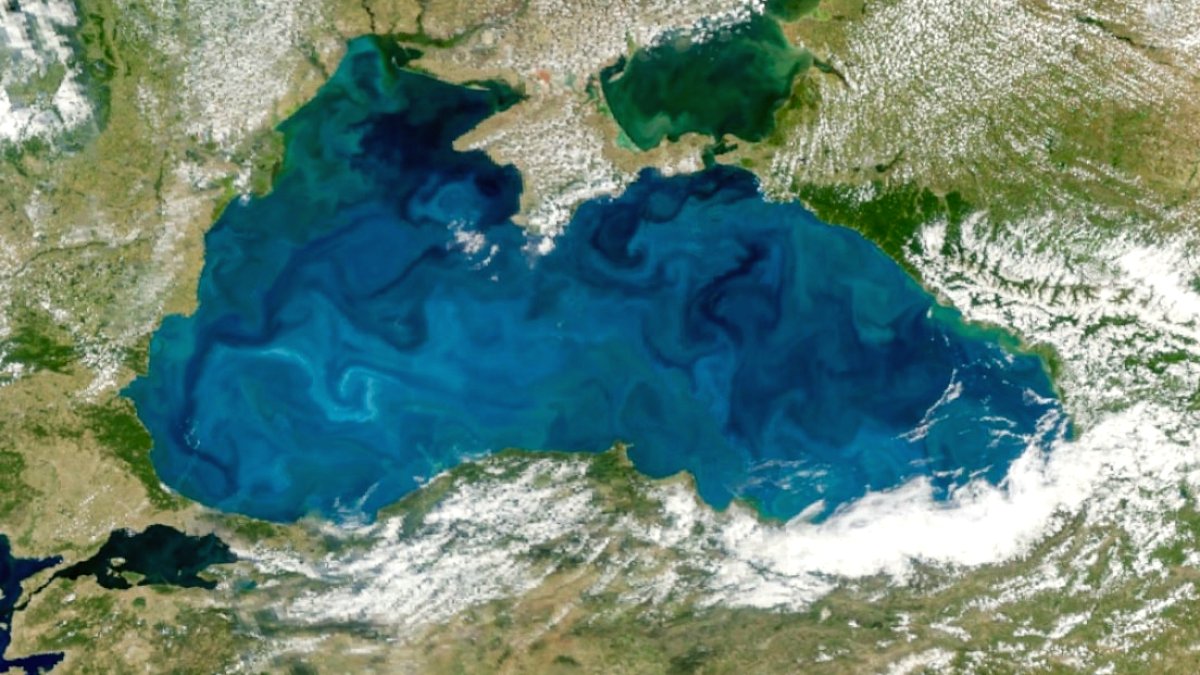 Karadeniz'in Rengi Uzaydan Baktırtı: Turkuaz Tonları Hakim Oldu