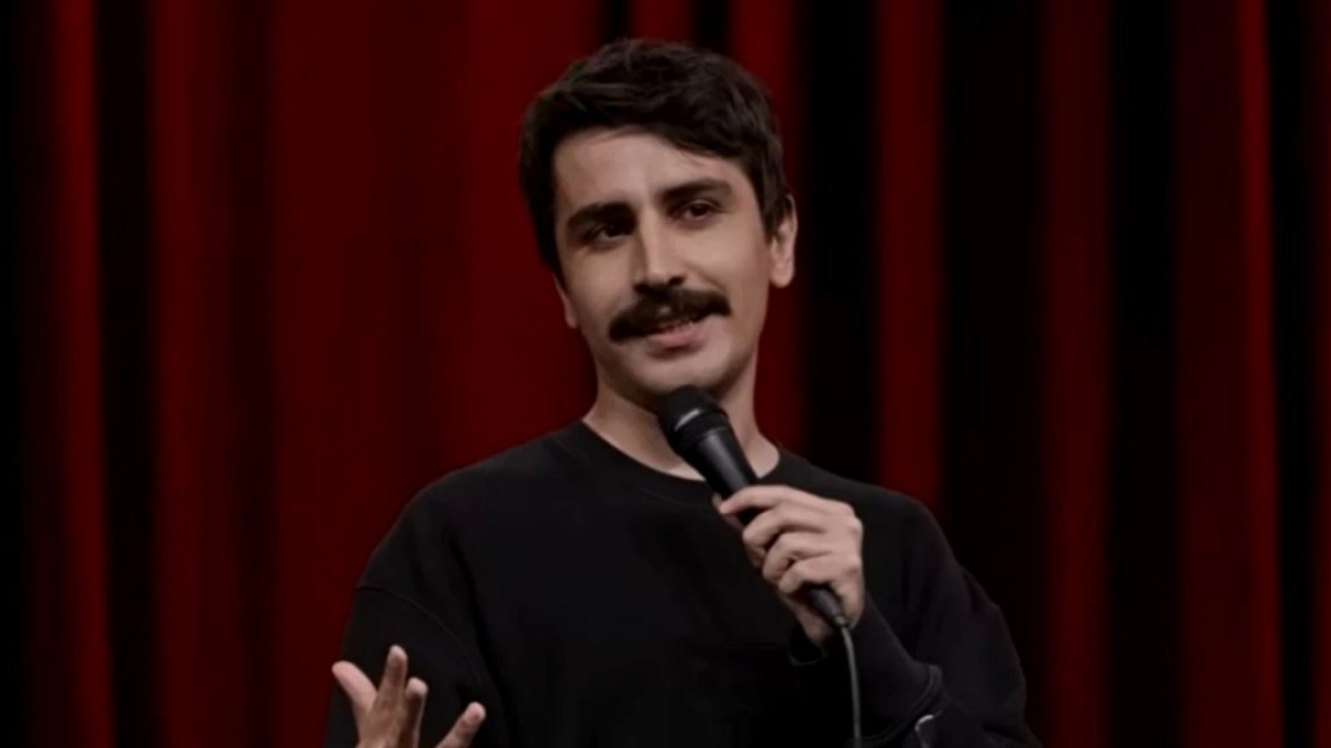 Komedyen Deniz Göktaş'tan Yurt Dışı İddialarına Sert Yanıt: Askerliğimi Yaptım