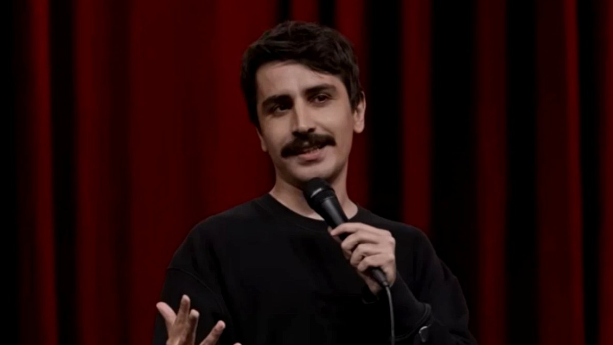 Komedyen Deniz Göktaş'tan 'Kaçtı' İddialarına Yanıt: Askerlik Borcumu Ödedim