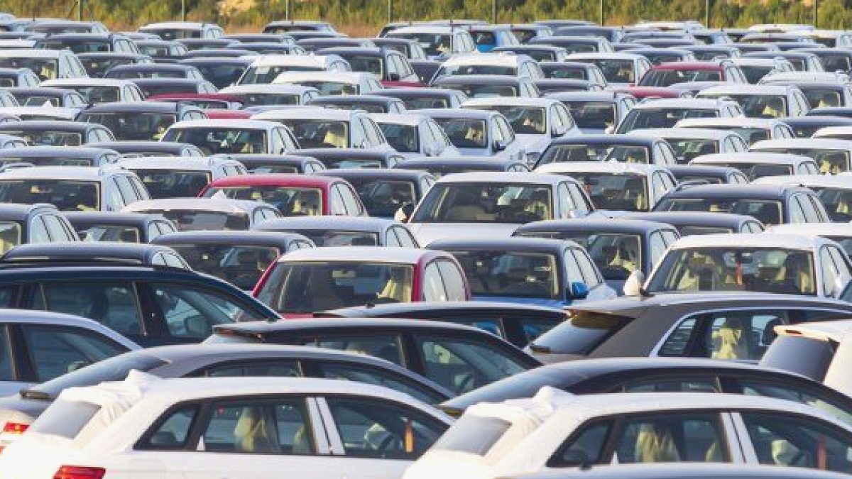 Otomotiv Devi Toyota'nın Küresel Satışları Düşüşte: Pazar Kaybı Endişe Veriyor