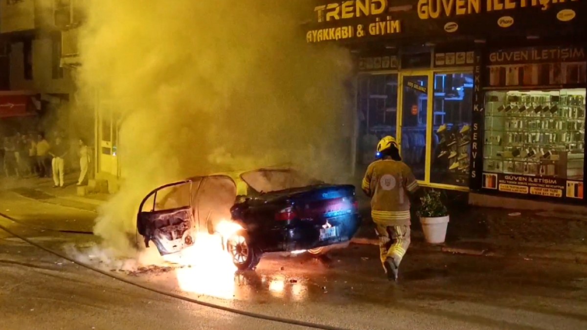 Bursa'da Seyir Halindeki Otomobil Alevlere Teslim Oldu