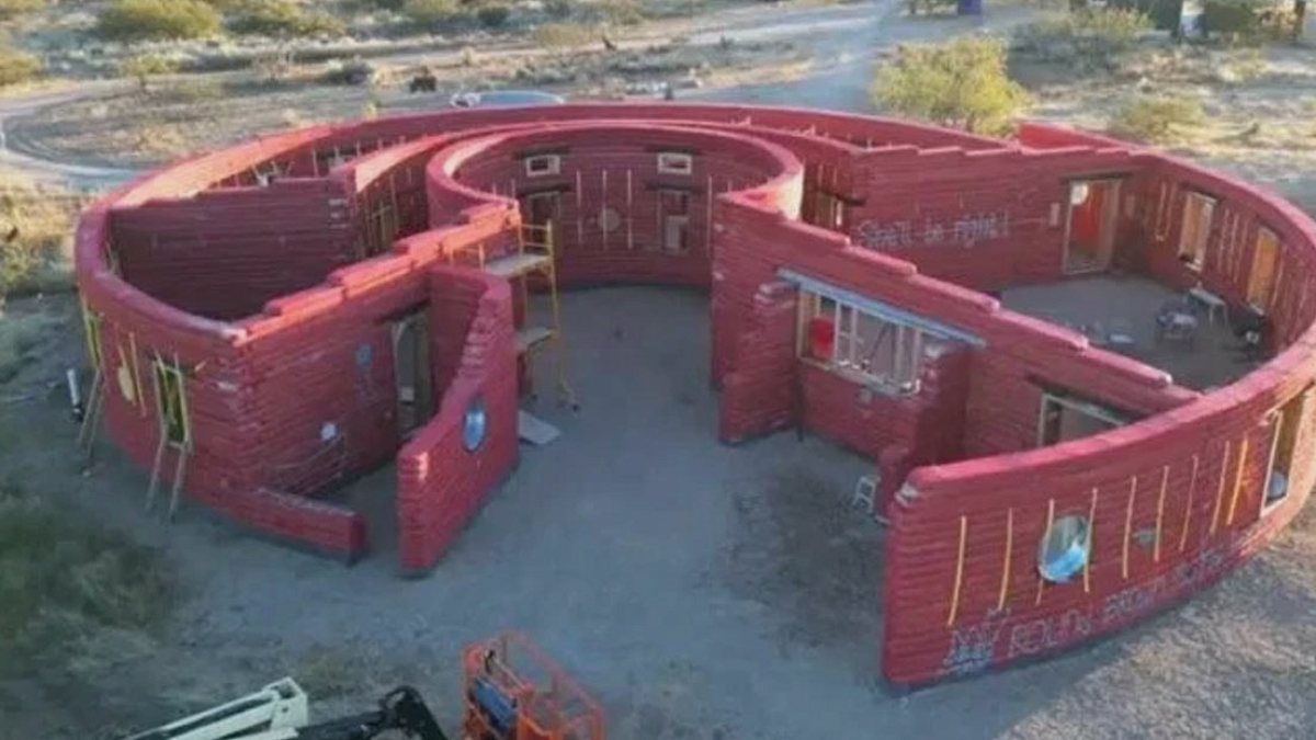 Arizona Çölünde Kendi Kendine Yeten Lüks Yaşam: Faturasız ve Kirasız Ev