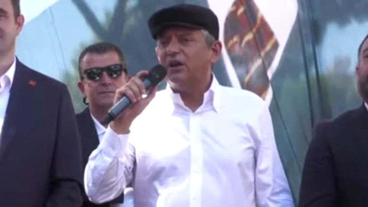 Özgür Özel'den Yeni Parti Sinyali: İzmir'de İktidar Yürüyüşü Vurgusu