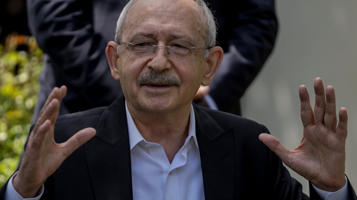 CHP'de Liderlik Mücadelesi Kızışıyor: MYK Toplantısı ve Görevden Almalar Gündemde