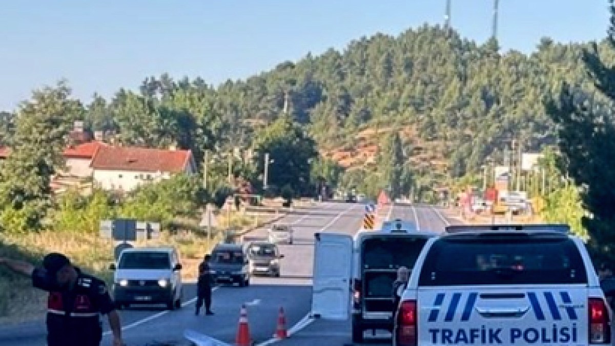 Alanya'da Tur Otobüsü ile Otomobil Çarpıştı: 1 Ölü, 12 Yaralı