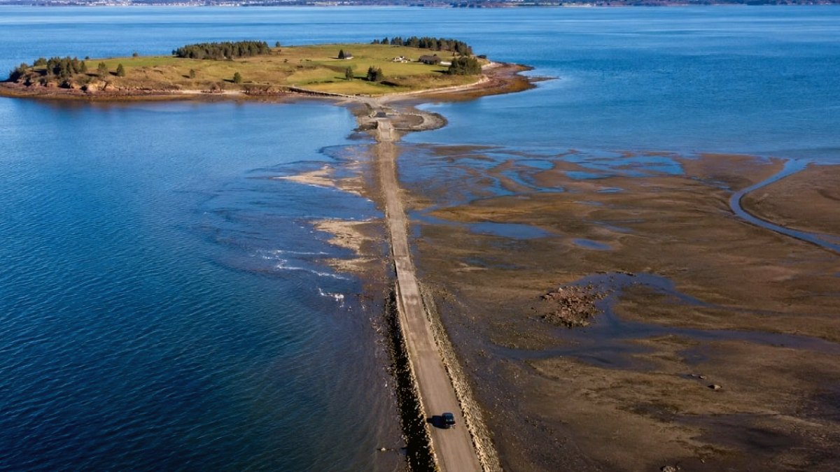 Kanada'da Günlük Yok Olan Bir Ada: Minister's Island'ın Gizemi