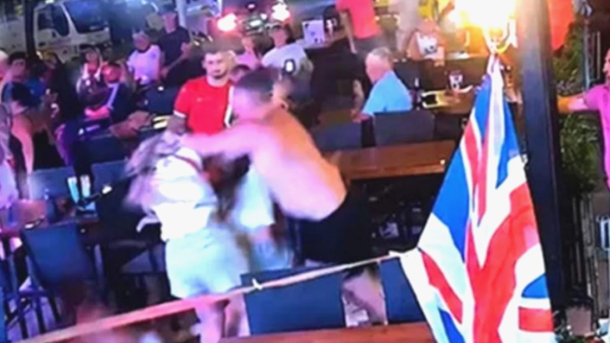 Marmaris'te Alkollü Turist Skandalı: Eşini ve Çocuğunu Dövdü
