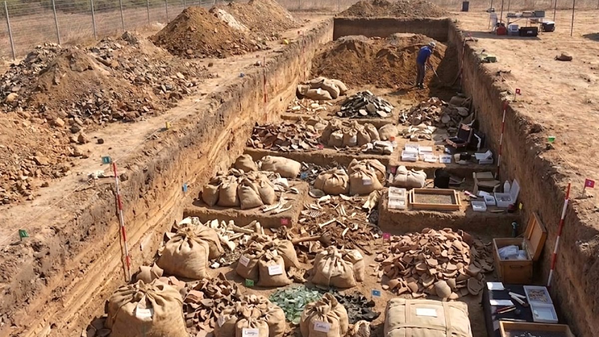 İsrail'de 1500 Yıllık Çöp Birikintisinden Altın Hazine Çıktı