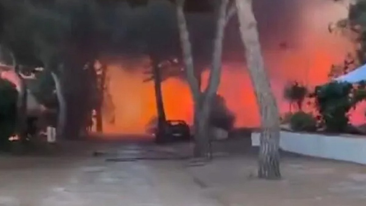 Fransa'da Kamp Alanında Yangın: Binlerce Kişi Tahliye Edildi