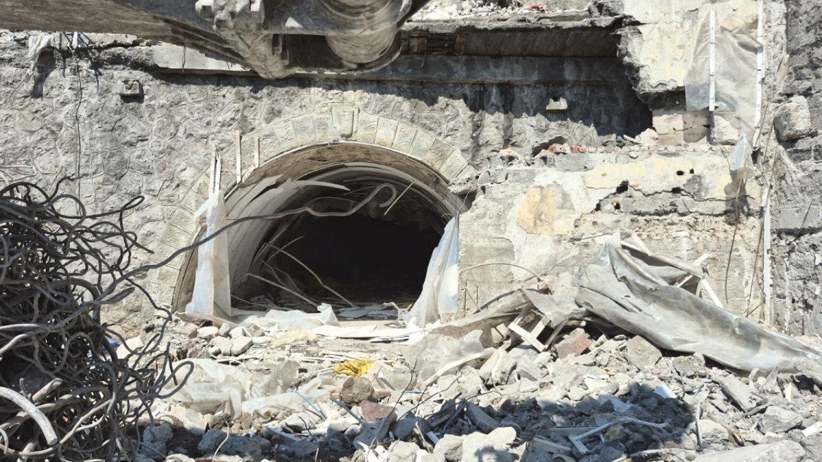Zonguldak'ta Yıkılan Hanın Altından Tarihi Sığınak Çıktı