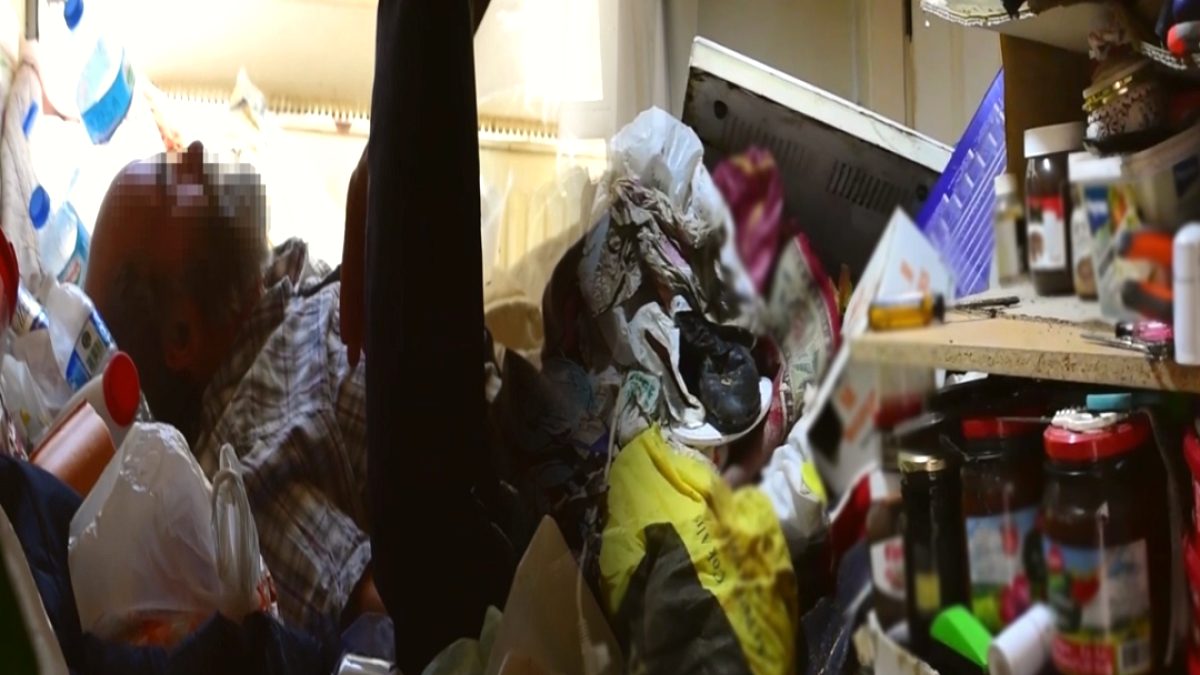 Bursa'da Çöp Evde Mahsur Kalan Vatandaş Kurtarıldı, 7 Ton Atık Çıkarıldı